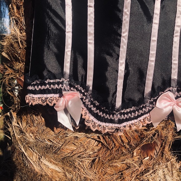 NWT PLUS SIZE Bustier black and pink satin ribbon details boned 4xl - Picture 2 of 6